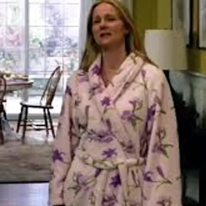 Laura Linney Robe